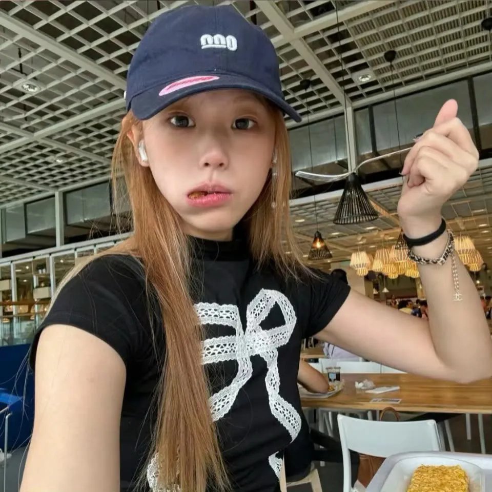 小丑面前